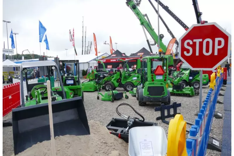 Ein Ausrufezeichen in der Kompaktklasse setzen die Kraftpakete von Avant. Eine große Maschinenauswahl für verschiedenste Anwendungsgebiete erwartete die Nordbau Besucher.