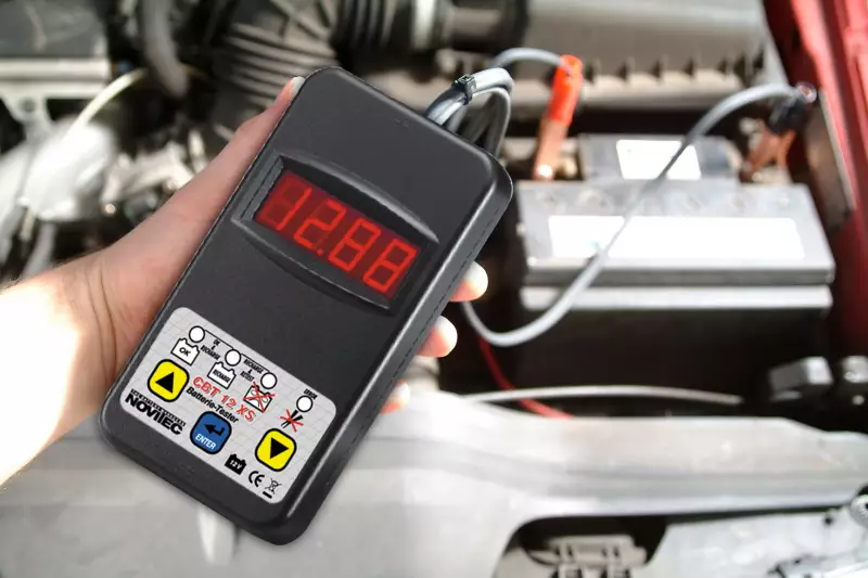 Der Batterietester CBT12XS im Einsatz. Quelle: Novitec