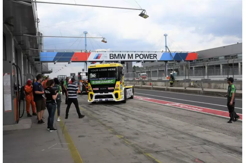 Rennsport hautnah. Als eingeladenes Presseteam stand uns die Boxengasse des Nürburgrings offen.