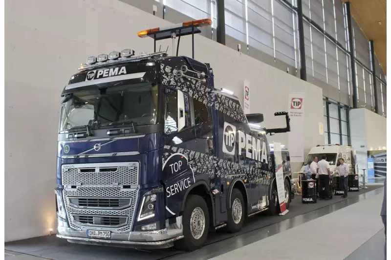 Ein Kraftprotz als Hingucker. Direkt am Eingang in Halle 1 war mit toller Präsenz der Truck- und Trailervermieter TIP Pema vertreten. Quelle: Treffpunkt.Bau