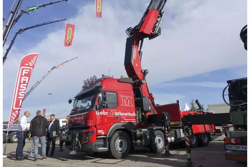 Fassi lupft die Last. Der Ladekranspezialist hat mit seiner umfassenden Produktpalette die passende Lösung parat. Quelle: Treffpunkt.Bau