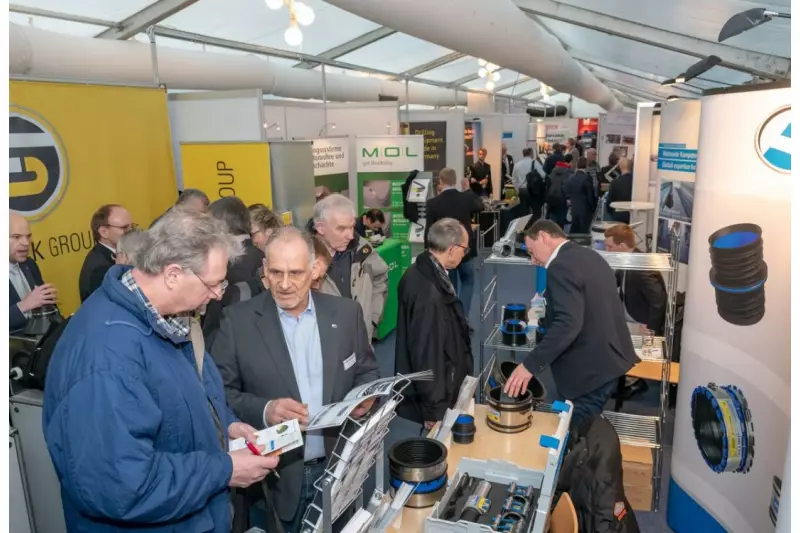 Reger Austausch auf der Fachausstellung: Für viele Besucher ist das Oldenburger Rohrleitungsforum ein Marktplatz der Meinungen.