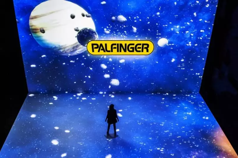 Das 3D-Kino bietet Wand- und Bodenprojektionen sowie Aktive-Stereo- 3D-Technik. So bekommen Besucher das Gefühl, hautnah bei den Produkteinsätzen dabei zu sein.