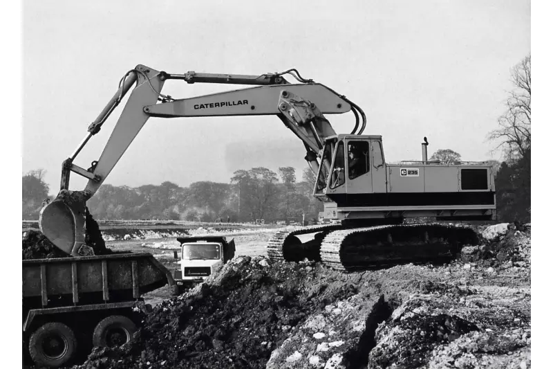 Mit dem 225 präsentierte Caterpillar seinen ersten Hydraulikbagger.