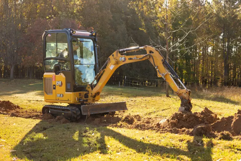 Der Cat Minibagger 301.8 ist ein typischer Vertreter der neuen Maschinengeneration und punktet durch hohe Hub- und Grabkräfte.