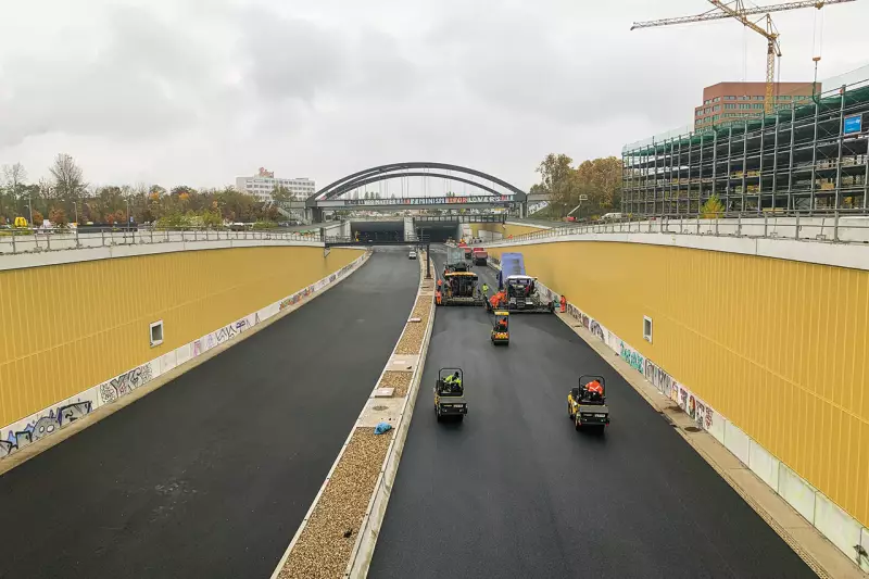 Beim Ausbau der Berliner Stadtautobahn A100 verantwortet Porr den straßenbautechnischen Teil des 16. Bauabschnitts auf 3,2 km Länge. Mit der digitalen Logistiksteuerung Smart Site One werden Materialflüsse exakt koordiniert. Quelle: Porr