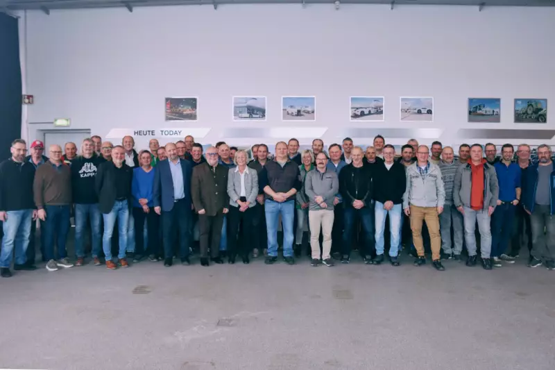 1.554 Jahre Betriebszugehörigkeit auf einem Bild: Rekord für die Goldhofer AG.