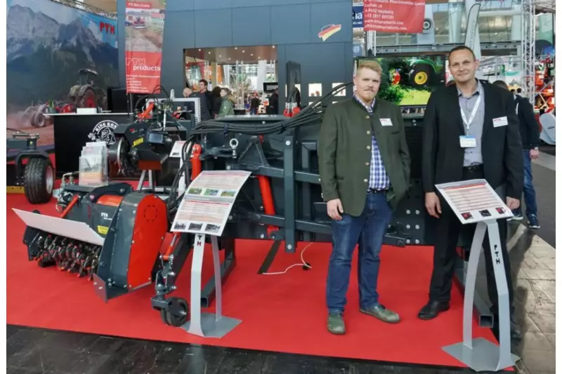 Leopold Plessl (l.) und Dieter Grossenberger präsentierten das Powerpack dem interessierten Publikum auf der Agritechnica.