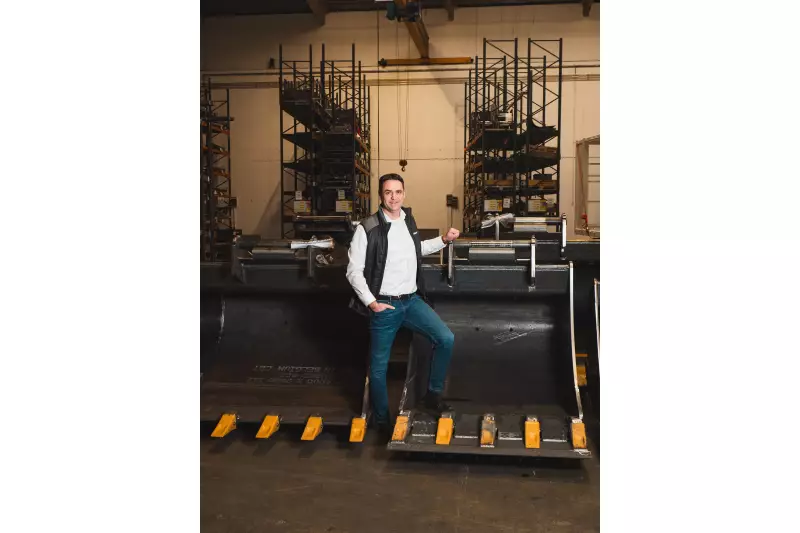 Ralf Haberl, Vertriebsleiter Rädlinger Maschinenbau: „Für mich gehören Vertrieb, Technik und Fertigung zusammen: Wenn wir Schnittstellen sauber definieren, werden Angebote schneller, Rückfragen weniger und Projekte planbarer.“

