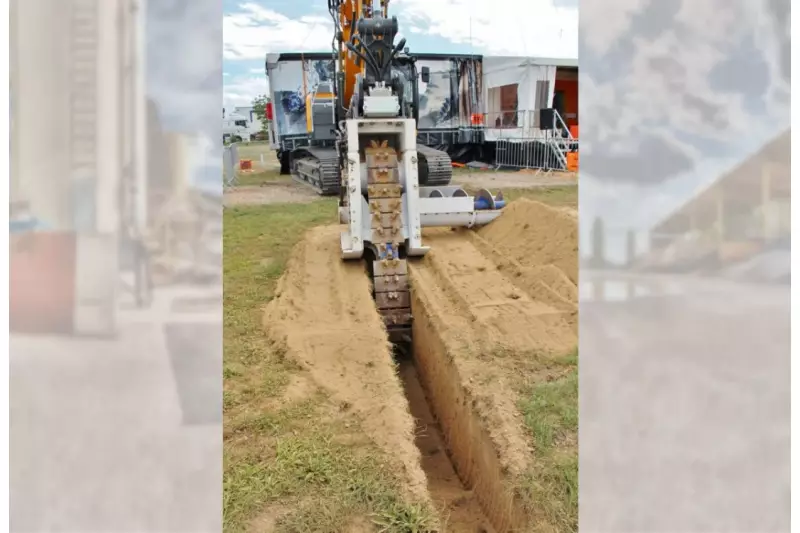 Kemroc zeigte auf seinem Messestand zwei seiner Maschinen in Aktion an einem Liebherr-Raupenbagger R924, bereitgestellt von der Firma B.I.V. (Bindlach), einem der erfolgreichsten Kemroc-Händler.