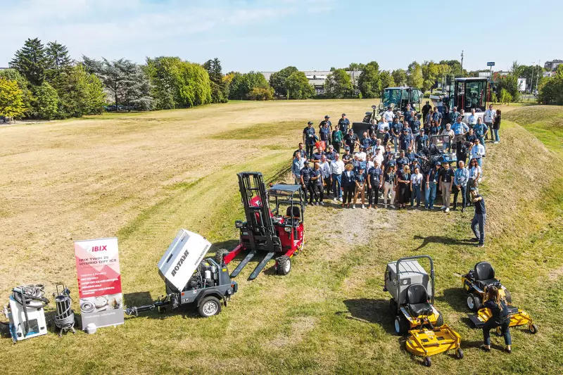 Gruppenbild der Demo Days-Teilnehmerinnen und -Teilnehmer: Mitte September präsentierte Rehlko in Reggio Emilia leistungsstarke Diesel- und Benzinmotoren in Maschinen namhafter Hersteller wie Wacker Neuson, Hiab, Fiori, Rotair, Argo Tractors, Terratec und Walker. Quelle: Treffpunkt.Bau