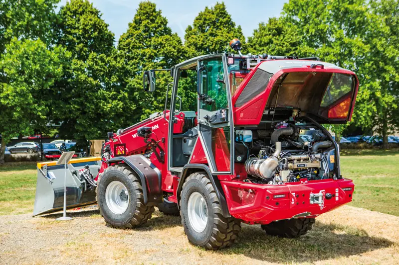 Im Weidemann 2090T Teleskopradlader arbeitet der neue KDI 1903TCR HP Dreizylinder-Diesel mit 50 kW. Rehlko hat bei gleichen Abmessungen die Leistung des Motors gegenüber der Vorgängerversion um 20 % gesteigert. Foto: Treffpunkt.Bau