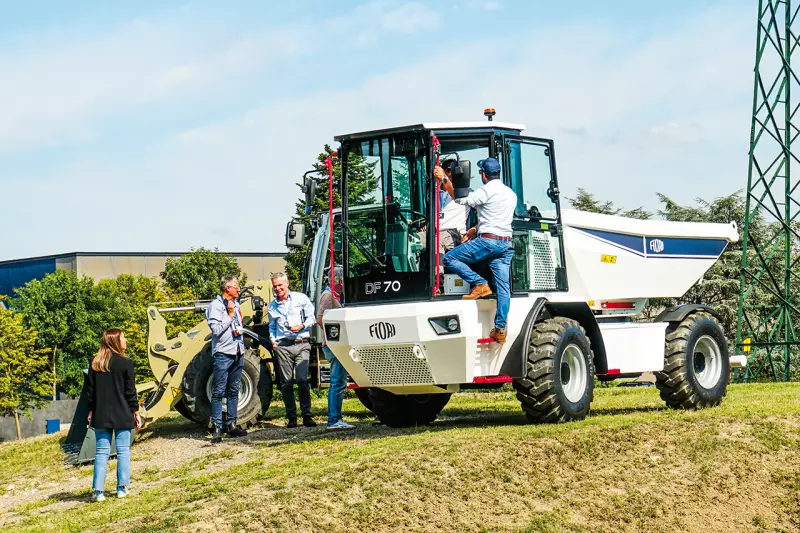 Begehrtes Testobjekt: Der Fiori DF 70 Stage V ist ein kompakter, wendiger Baustellendumper mit drehbarer Fahrerplattform, der von einem 55-kW-Rehlko-KDI-2504-TCR-Motor angetrieben wird. Er erfreute sich bei den Tests großer Beliebtheit. Quelle: Treffpunkt.Bau