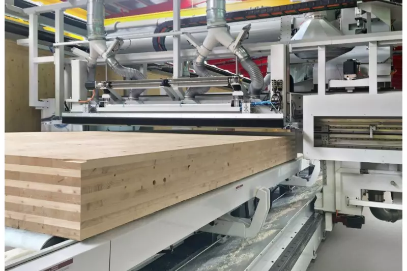 Reichenbacher Hamuel stellt nicht nur Holzbearbeitungs-maschinen her. Das Unternehmen bietet einen kompletten Prozess an, der das Bauen erleichtert. 