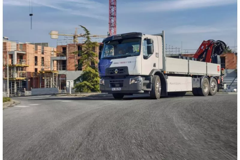 Der Renault Trucks E-Tech D Wide kann beispielsweise  mit einer Kippmulde oder Pritsche und einem Kran aufgebaut werden. Quelle: Renault Trucks