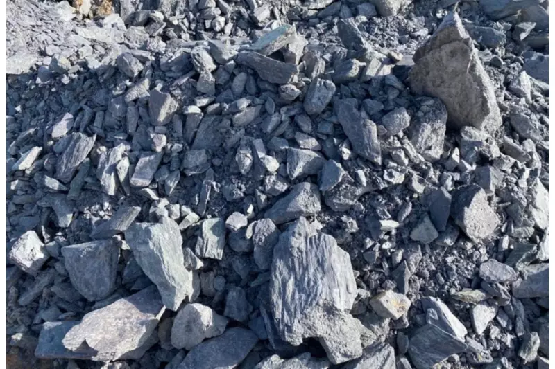 600.000 Tonnen Dolomitkalkstein mit bis zu 800mm Durchmesser werden von T.M.Q. auf 0/32 mm feines Endkorn gebrochen.