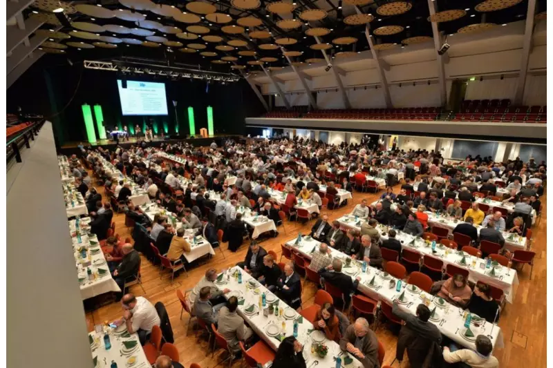 Austausch in geselliger Runde: Der Grünkohlabend in der Weser-Ems-Halle ist vom Oldenburger Rohrleitungsforum nicht wegzudenken.