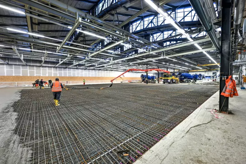 Nach den Rekordinvestitionen im Jahr 2024 investiert Rolls-Royce Power Systems weiter in die Entwicklung neuer Produkte und den Ausbau der Produktionskapazitäten. Im Bild: Baustelle neue Produktionslinie für BR 4000 und neue Motorenplattform im Werk 2 in Friedrichshafen. 