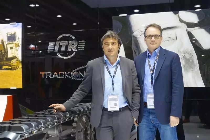 (V.l.) Stefano Barani, Managing Director ITR, und Michael Plank, OEM Sales Manager Track One.
