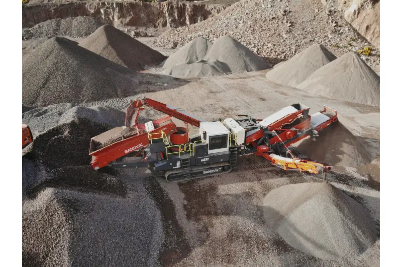 Sandvik QA442 mobile Zwei-Deck-Siebanlage mit Doublescreen-Technologie