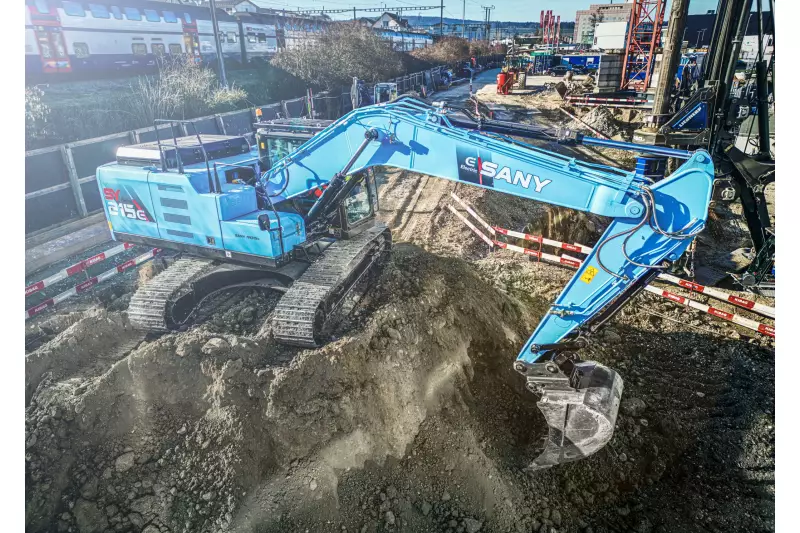 Der vollelektrische SANY SY215E zeigt Im Testeinsatz auf einer Baustelle der KIBAG in der Schweiz –