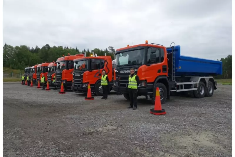 Die Fahrzeugflotte, die der Fachpresse zur
Verfügung gestellt wurde: Auf den Teststrecken
mussten alle Trucks ihre Robustheit unter Beweis stellen.