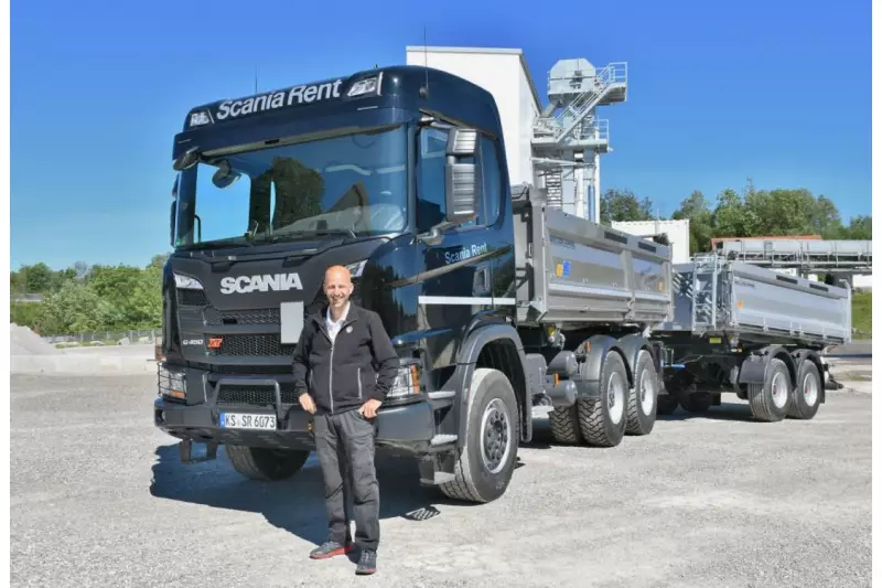 Press Test Officer René Seckler brachte den Scania zu uns ins Allgäu. Das Testfahrzeug trägt den kernigen XT-Line Trimm für den Bau.