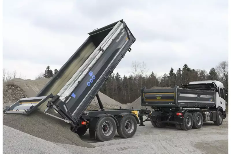 Ein vielseitiges Gespann. Einfach mehr transportieren verspricht der Meiller Zentralachsanhänger. Bei 18 t zulässigem Gesamtgewicht liegt die Nutzlast je nach Ausführung bei bis zu 13,8 t.