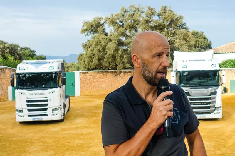 René Seckler, Media Relation Mangager bei Scania, gab Einblicke in Technik, Konzept und Einsatzmöglichkeiten der Modelle. Quelle: Treffpunkt.Bau