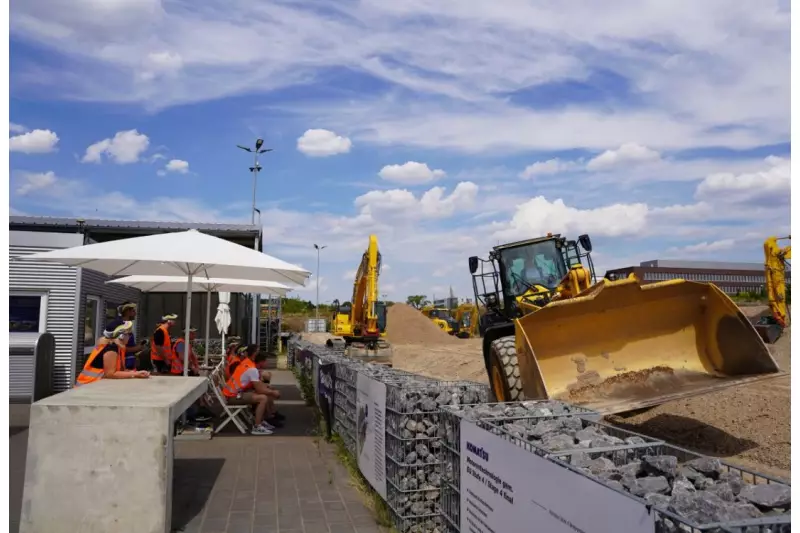 Neben dem Besuch einer Schlüter-Niederlassung standen auch Workshops zu unterschiedlichen Themen, ein Ausflug zur VW Autostadt in Wolfsburg sowie die Besichtigung des Komatsu-Werkes in Hannover auf dem Programm. 