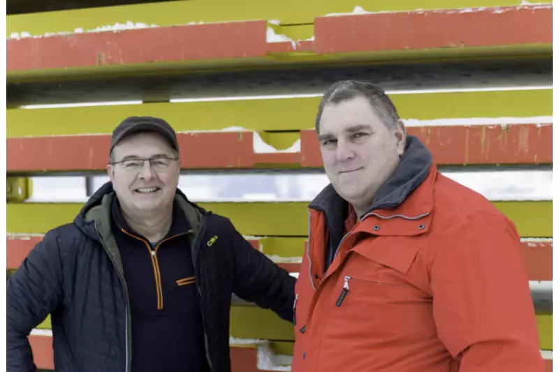 Florian Schmölz (r.), Inhaber von Schmölz SchachtFix & Baugeräte, und Willi Bolg betreiben den erfolgreichen Mietpark für Verbausysteme in Stötten im Ostallgäu. Auf 12.000 m² lagern ca. 11.000 Teile mit einer Gesamttonnage von 820 t.