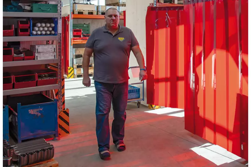 Ein Büromensch ist Florian Schmölz auch nach 25 Unternehmerjahren nicht. Er liebt den direkten Kontakt zu seinen Kunden und Produkten.