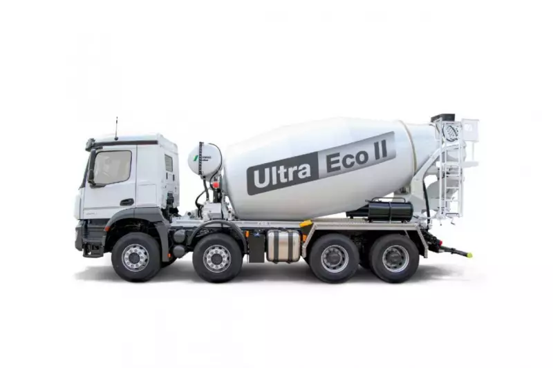 Mit dem UltraEco II präsentiert das Unternehmen einen besonders leichten Fahrmischer in der 9 m³-Klasse. Der Aufbau ist durch konsequenten Leichtbau 300 kg leichter geworden. Somit liegt der Aufbau unter 3 Tonnen – und das bei verbesserter Stabilität. 