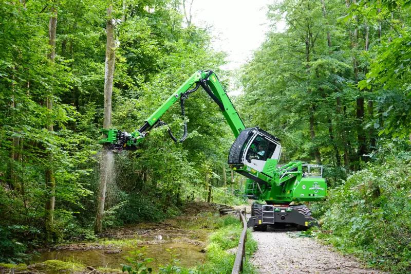 Der Sennebogen 718 E besticht durch platzsparende Abmessungen.