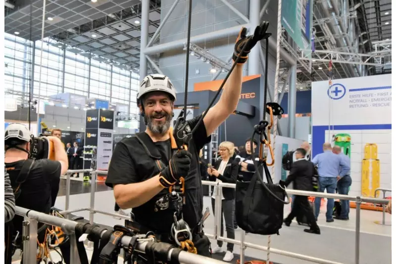 Wenn das Leben buchstäblich am (Hightech) Faden hängt, bleibt kein Raum für Kompromisse. Skylotec zeigte mit Sirius ein ultrakompaktes selbstblockierendes Abseilgerät, das für bestes Handling und höchste Beanspruchung entwickelt wurde.