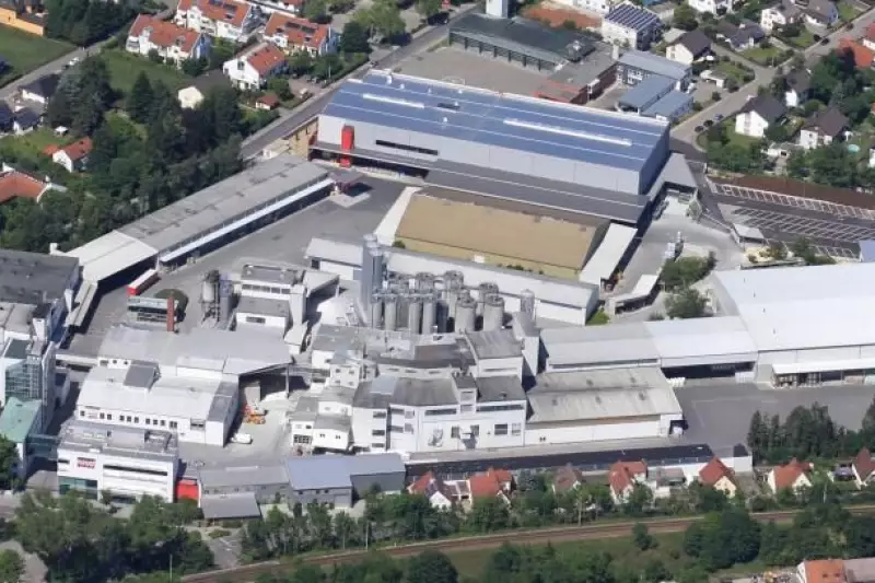 Luftbildaufnahme vom Werksgelände. Das Unternehmen hat seinen Sitz „mitten“ in Neuburg an der Donau.