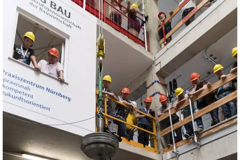 Falltests im Praxiszentrum demonstrierten die verkürzten Fallhöhen der neu entwickelten Verbindungsmittel.