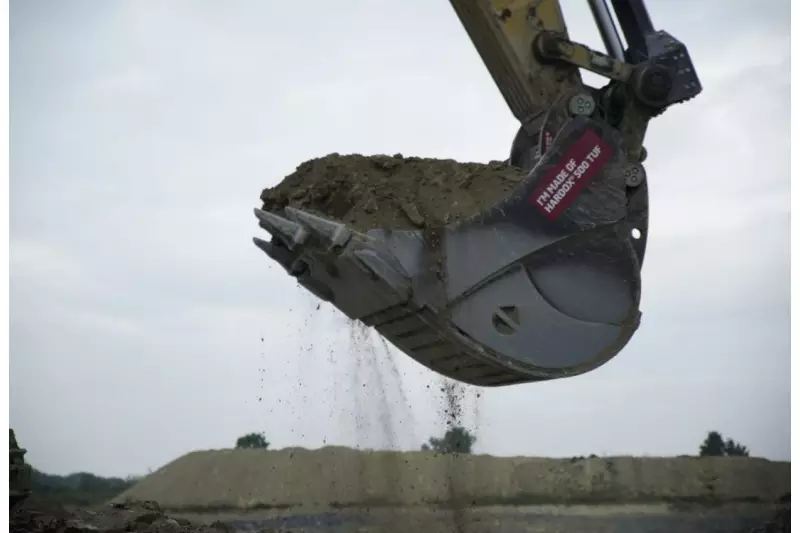 Hardox 500 Tuf stellt bei Baggerlöffeln von Resch-Ka-Tec hohe Standzeiten sicher.