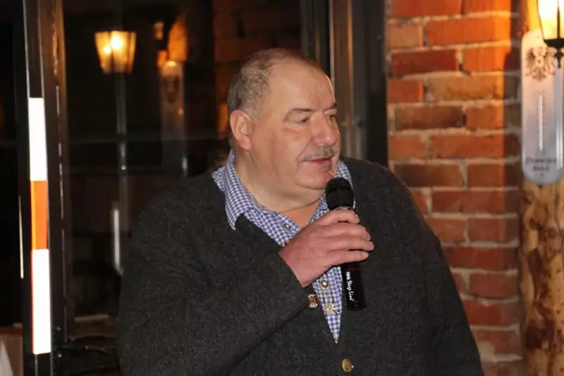 Jürgen Stehr führte durch die Veranstaltung und erklärte die neueste Entwicklung aus seinem Haus.