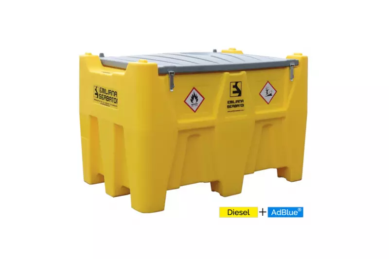 Der Carrytank 400+50 ist ein Kombi-Tank für den Transport von Diesel und Harnstoff. Er besteht aus linearem Polyethylen, hergestellt durch Rotationsformung.