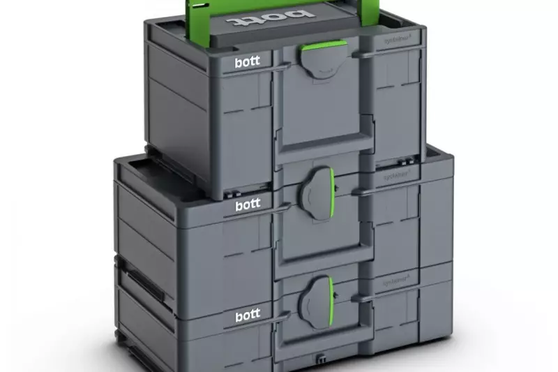 Mit dem T-LOC System verbindet man die Systainer³ übereinander.