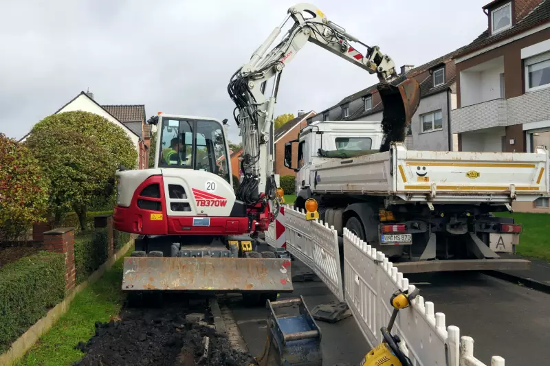 Standsicher, präzise und kraftvoll arbeiten die Takeuchi TB 370 Mobilbagger.