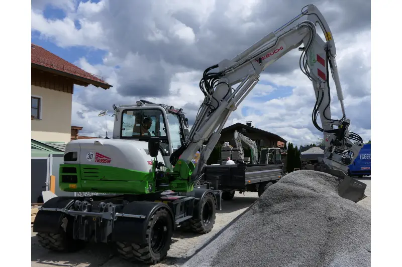 Der Takeuchi TB 395 W ist komplett ausgerüstet. Auch ein vollhydraulischer Schnellwechsler gehört dazu.
