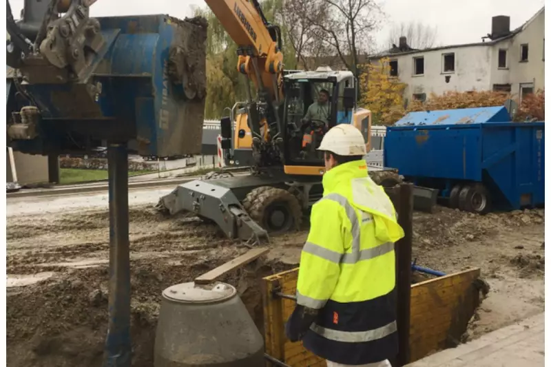 Direkte Einbringung in das zu verfüllende Erdreich.