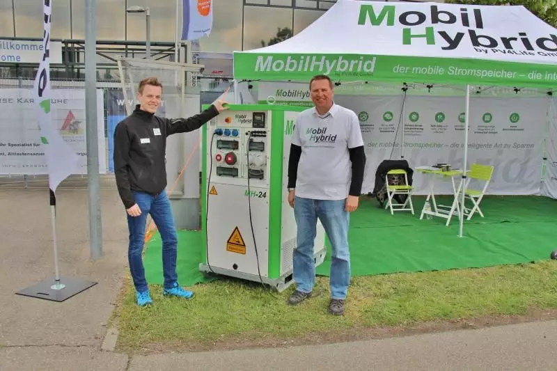 Kundennah und kompetent erklärten Timo Schnitzer, Leiter Vertrieb, und Michael Seehaber, CEO, wie Mobilhybrid-Nutzer Betriebskosten sparen und den CO2-Ausstoß verringern können.