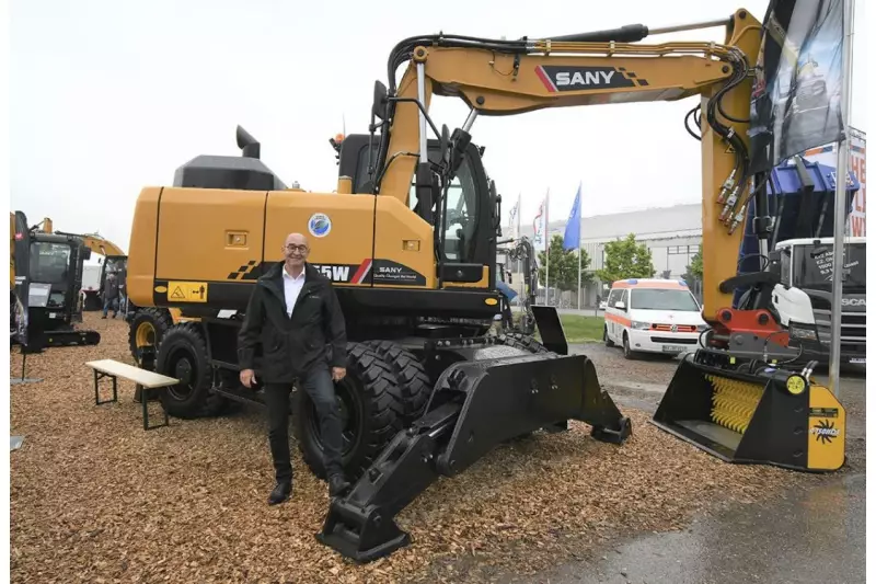 Der nächste Meilenstein für Sany – die Planung eines Baggerwerks in Deutschland. Zudem sieht Sany auch die Einführung weiterer Produktbereiche in Europa vor, wie uns Theo van Horck, Business Manager Sany Europe, mitteilte. Quelle: Treffpunkt.Bau