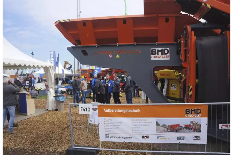 BMD-Baumaschinendienst und die Schwab Gruppe stellten auf einem gemeinsamen Stand aus. Im Fokus standen die BMD Recycler-Anlagen sowie die neu entwickelte Prallbrecheranlage OH3RS von Resta. Quelle: Treffpunkt.Bau