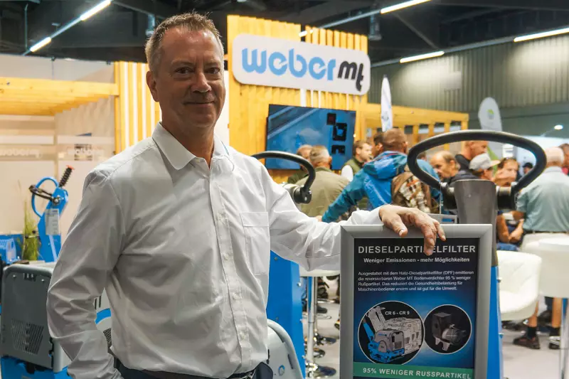 Gut für Gesundheit und Umwelt. Bis zu 95 % weniger Rußpartikel emittieren die Bodenverdichter von Weber MT mit dem von Hatz entwickelten Filter. Die vier unterschiedlichen Typen zeigte uns Marketingmanager Rüdiger Raabe. Quelle: Treffpunkt.Bau