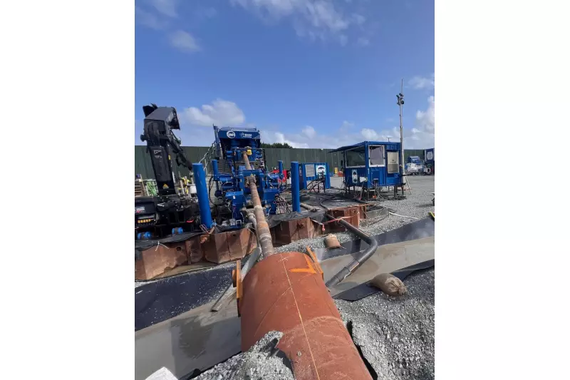 Eine HDD-Großbohranlage während der Pilotbohrung durch eines der Casings © LMR Drilling