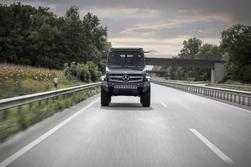 Zum 80-jährigen Jubiläum hat Mercedes-Benz Special Trucks gemeinsam mit Hellgeth Engineering den bislang stärksten hochgeländegängigen Unimog als luxuriöses Showcar entwickelt, das Leistung, Design und Komfort auf ein neues Niveau hebt und im kommenden Jahr von einem Kunden im Praxiseinsatz getestet wird.